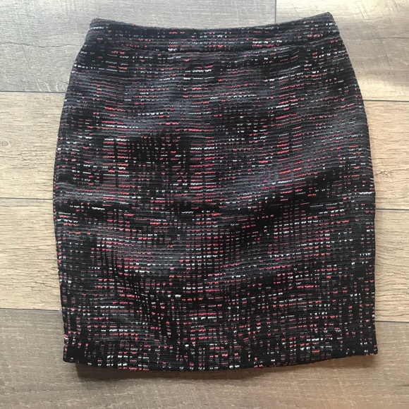 Beautiful Black Loft Skirt - Picture 2 of 6